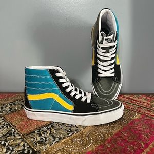 VANS OFF THE WALL HIGH TOP TWO TONED SKATE BOARD SHOES